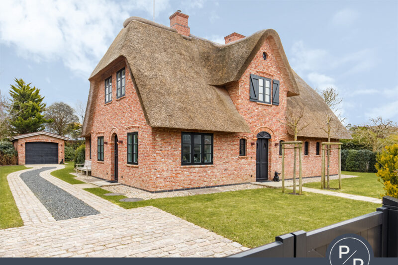Luxus Einzelhaus unter Reet mit Garage in bester Lage von Keitum 25980 Keitum (Sylt), Einfamilienhaus