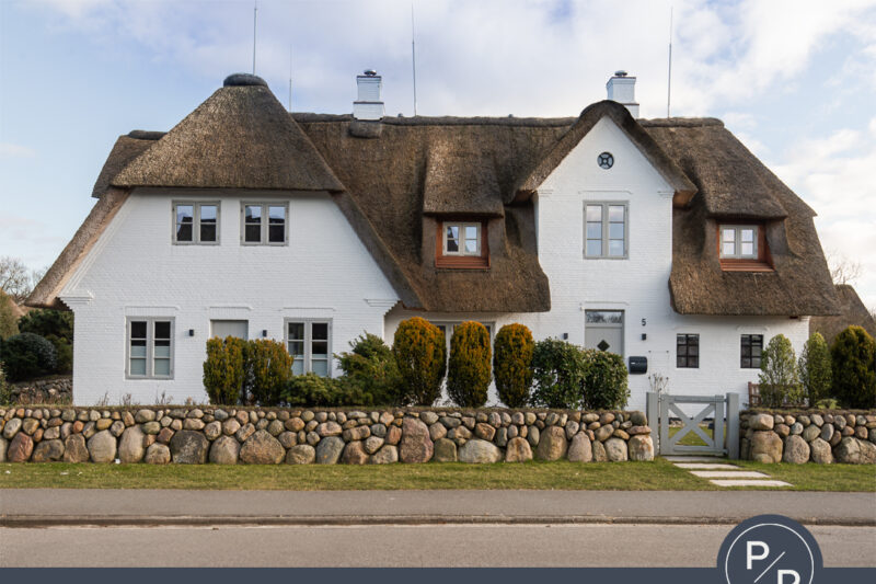 Zwei exklusive Reetdachhausteile in ausgewählter Kapitänsdorflage 25980 Keitum (Sylt), Doppelhaushälfte