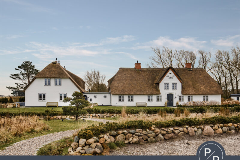Traumhaftes, reetgedecktes Anwesen in Alleinlage 25980 Sylt-Ost / Archsum, Mehrfamilienhaus
