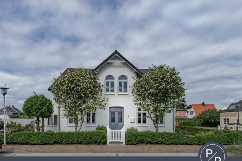 Aufwendig saniert – Historische Bäderstilvilla in strandnaher zentraler Lage 25980 Westerland (Sylt), Einfamilienhaus