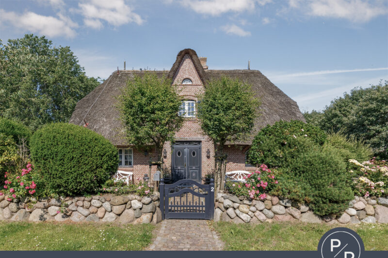 Exklusives Einzelhaus unter Reet mit Garage auf eingewachsenem Grundstück in Kampen 25999 Kampen, Einfamilienhaus