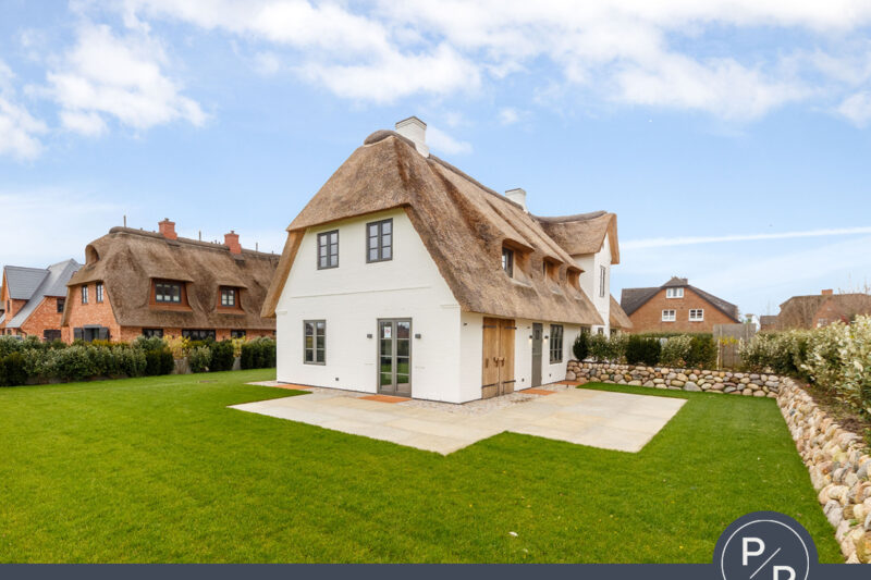 Neubau unter Reet: Hausteil (West) direkt an den Feldern in Morsum (Wohnen) 25980 Sylt, Doppelhaushälfte
