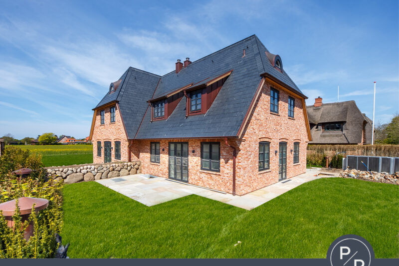 Luxuriöser Neubau: Hausteil (Ost) in herrlicher Lage von Morsum 25980 Sylt, Doppelhaushälfte