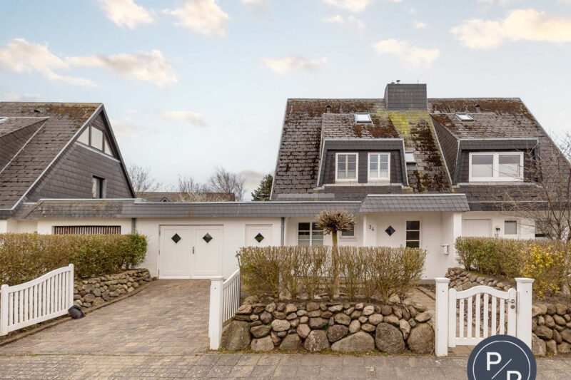 ***VERKAUFT***
Geschmackvolle Doppelhaushälfte mit Garage und schönem Garten in Sackgassenlage 25980 Sylt, Doppelhaushälfte