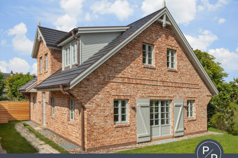 Luxuriöses Einzelhaus mit großem Garten in stadt- 
und strandnaher Lage von Westerland 25980 Sylt, Einfamilienhaus