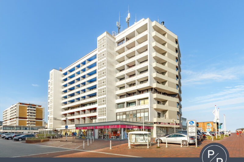 Eigentumswohnung mit zwei Balkonen, kleinem Meerblick und Tiefgaragenstellplatz 25980 Sylt, Etagenwohnung