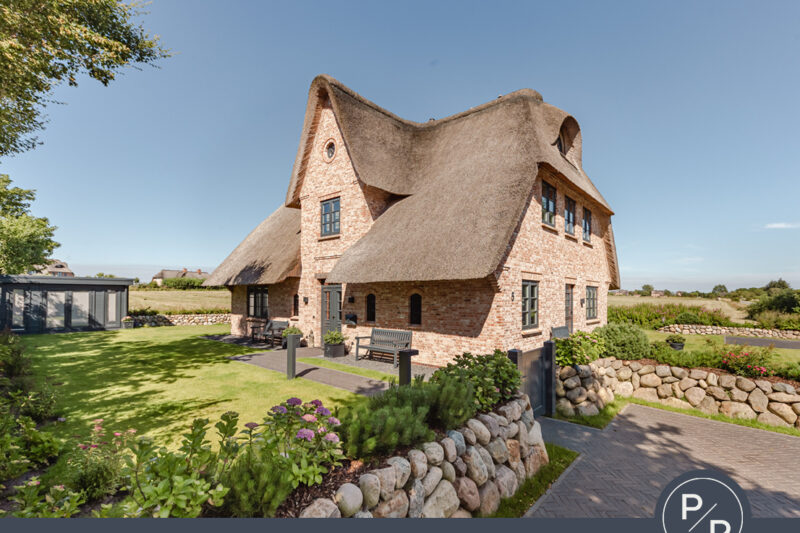 Luxuriöses Einfamilienhaus unter Reet direkt an den Morsumer Wiesen 25980 Sylt, Einfamilienhaus