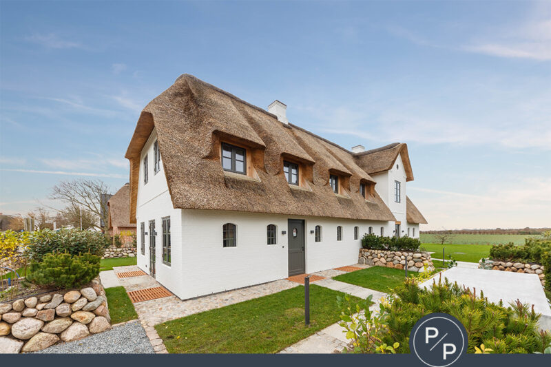 Neubau unter Reet: Hausteil (Ost) direkt an den Feldern in Morsum (DW) 25980 Sylt, Doppelhaushälfte